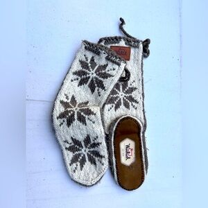 Woolrich Women's Chalet Sock Slippers, Fair Isle Snowflake Medium/9-11 M US
